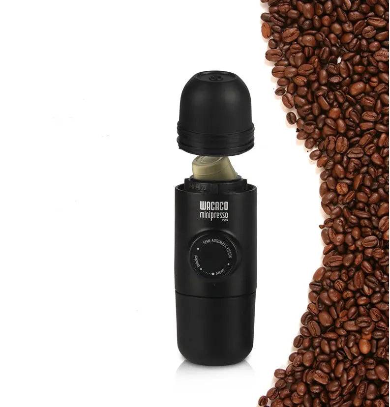 Easy to carry coffee maker for convenient coffee enjoyment