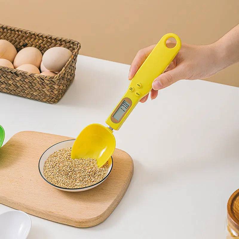 Electronic kitchen scale with LCD display for precise measurements