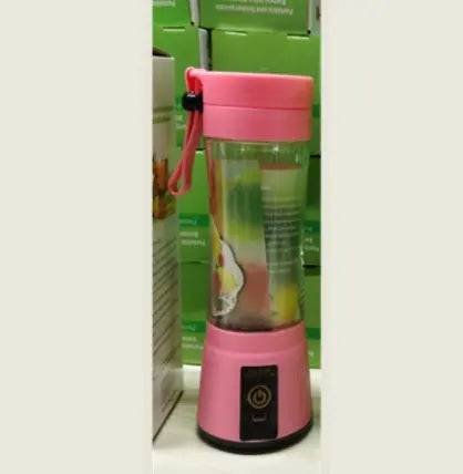 Easy to clean mini kitchen blender perfect for blending fruits and vegetables quickly