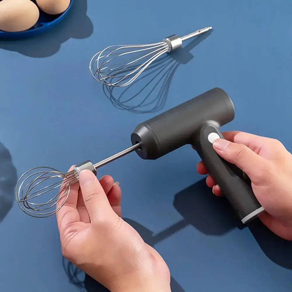 Ergonomic kitchen tool for comfortable and effortless mixing experience