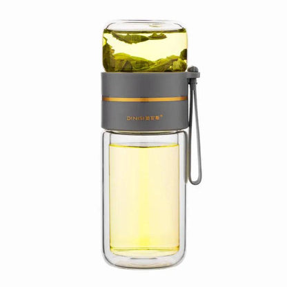 insulated tea bottle to keep beverages at the desired temperature  