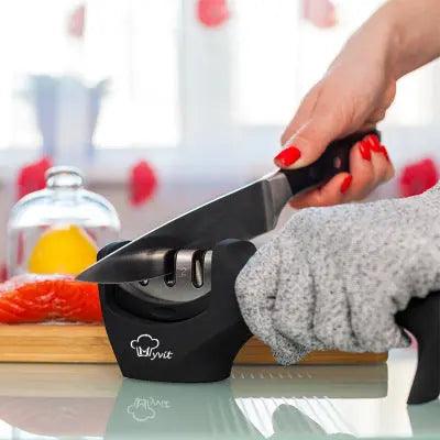 Kitchen knife sharpener for achieving razor-sharp edges