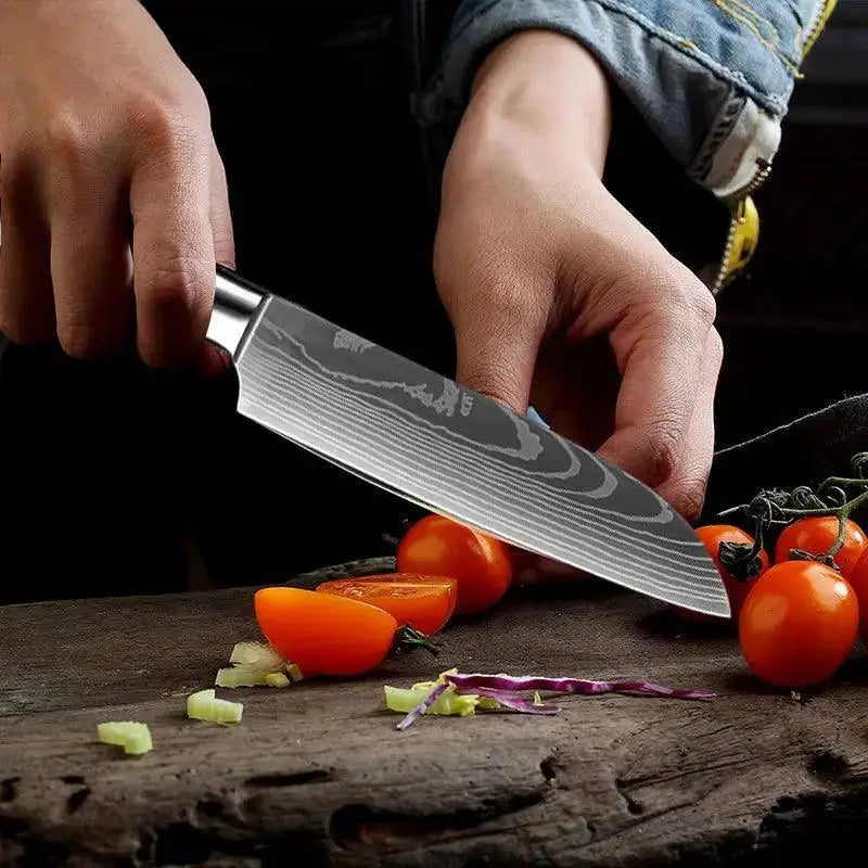 High-quality stainless steel kitchen knife set with Damascus pattern  